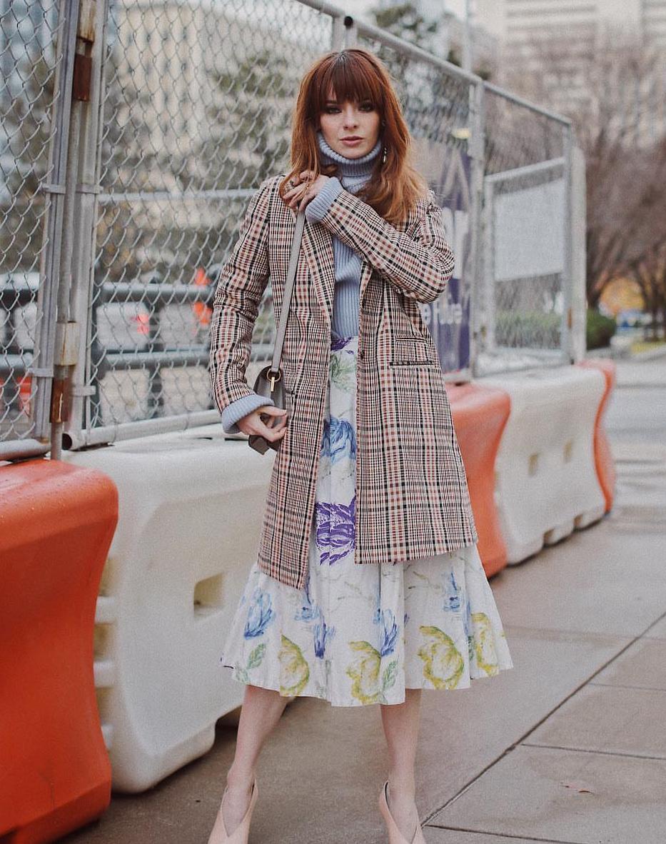 墨绿色格纹大衣怎样搭配好看,短款格纹毛呢大衣的搭配方法