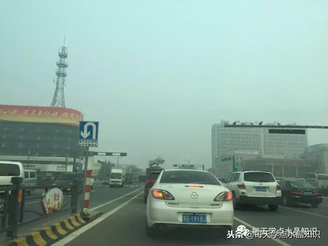 天蒙蒙亮赶个早市看一看天然水晶毛料市场