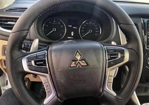 最新款三菱帕杰罗越野性能,一代战神三菱帕杰罗速跑