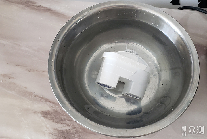 莱卡净饮机和净水器的区别,莱卡直饮滤水壶加热一体机