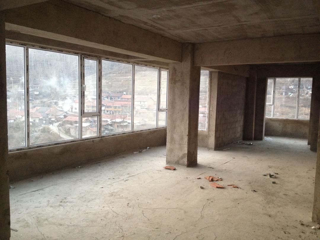 几十层的大楼是怎么承重的,高楼承重柱原理