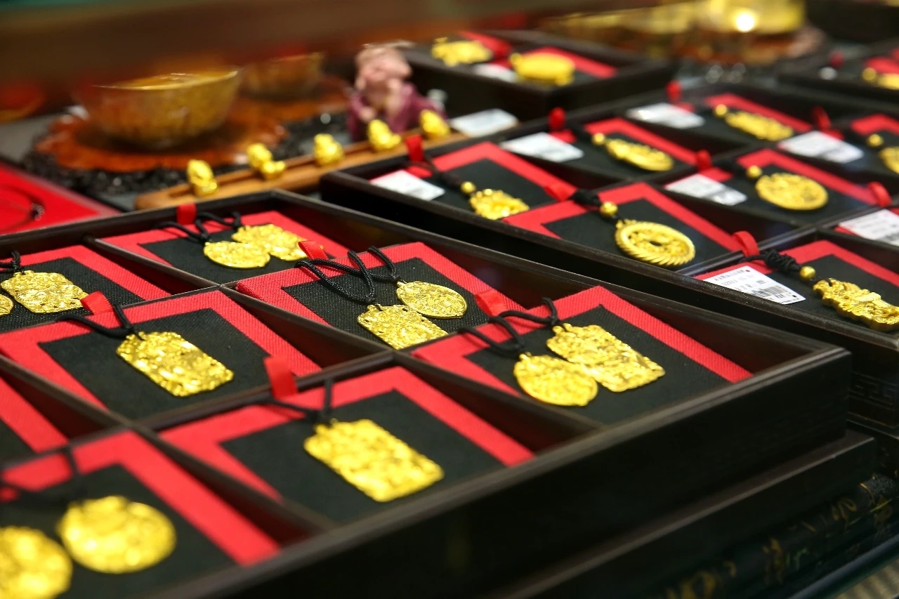 不是所有黄金首饰都是505一克，支持一下地方品牌，他们质量不差