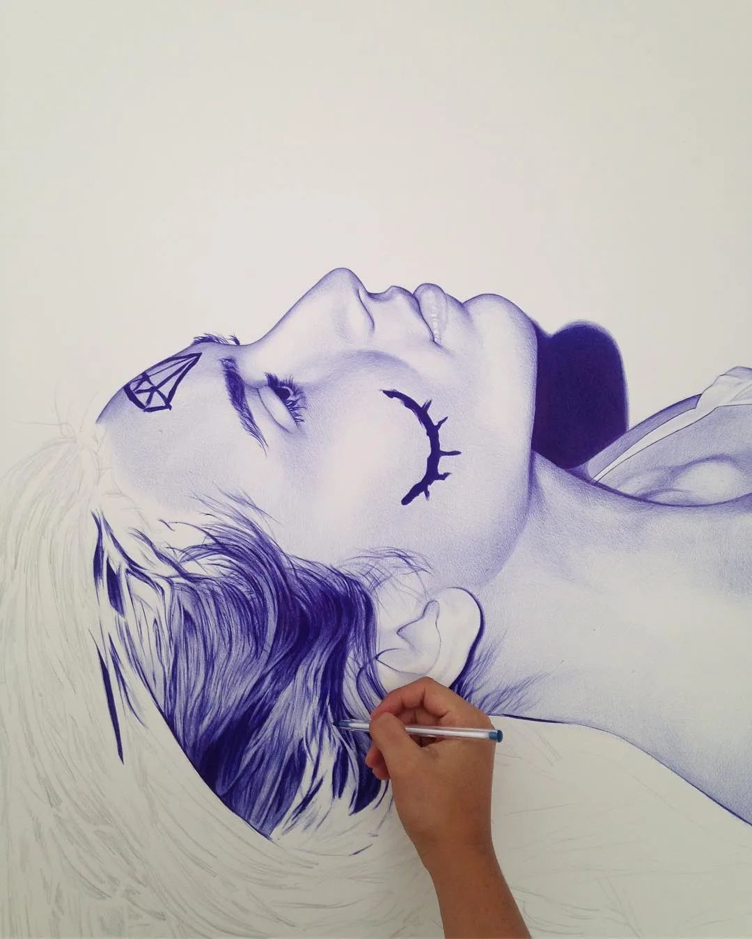 笔尖下的女人火辣性感身材,一天时间7000万*放播**量,网友围观