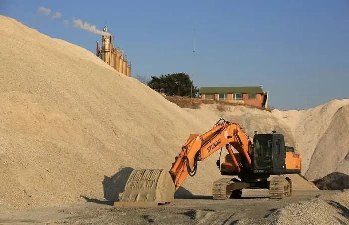 装修房子是用粗砂好还是细砂,装修选择什么样的砂子和水泥