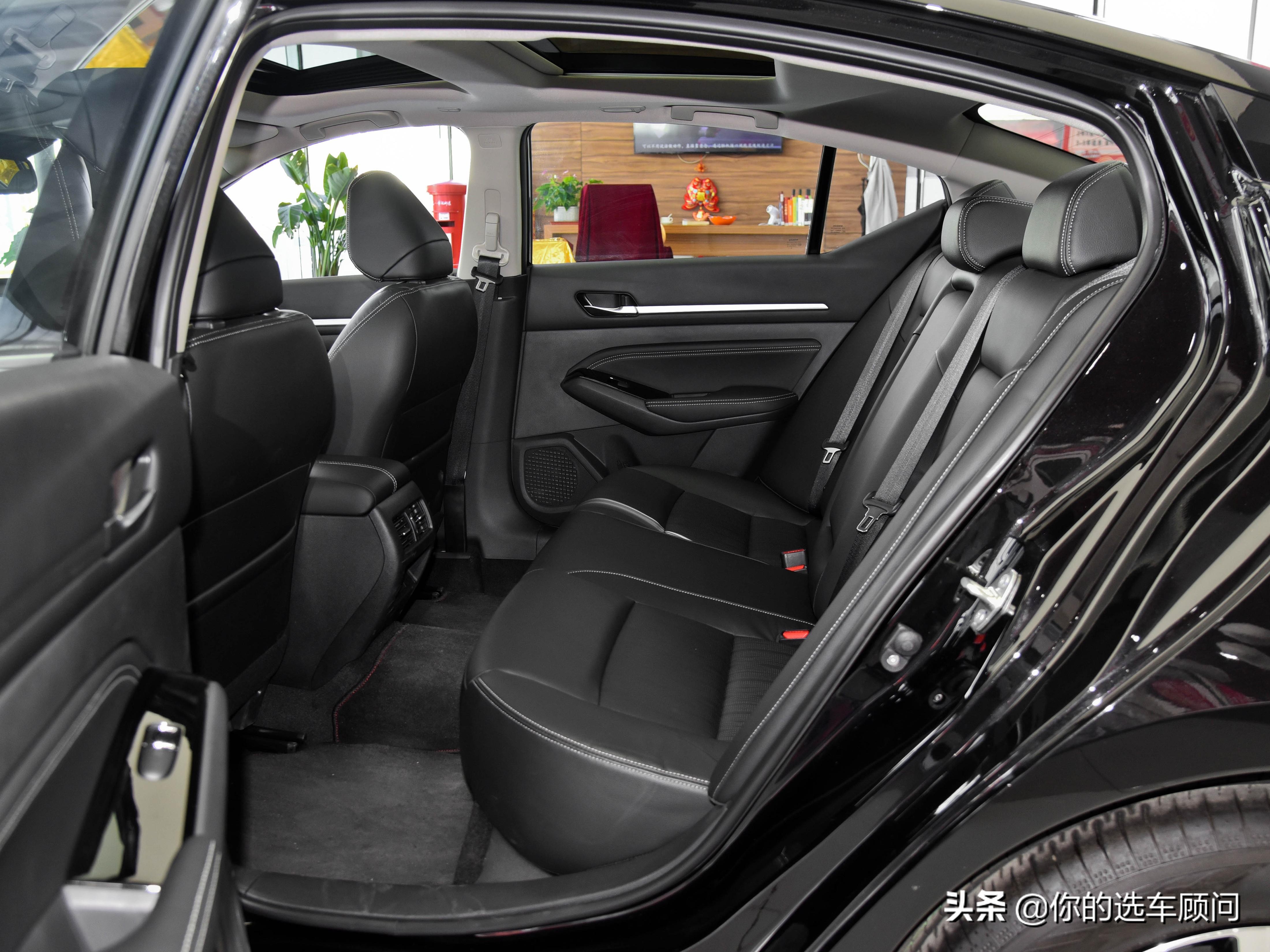 雅阁1.5和天籁2.0哪个更值得入手,一分钟了解23款日产天籁