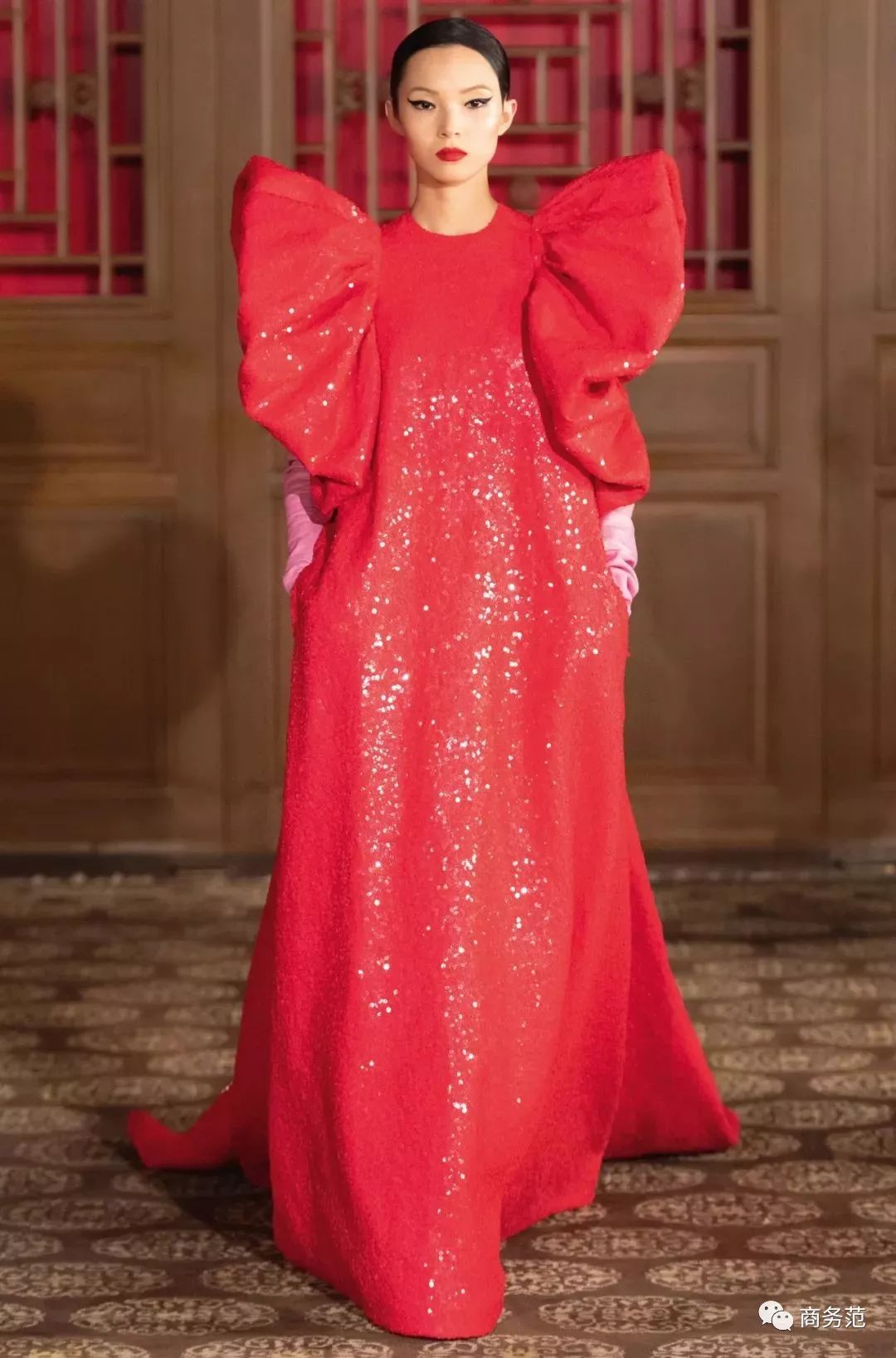 Valentino第一次中国办高定秀,张艺兴来捧场,杜鹃压轴气质绝了