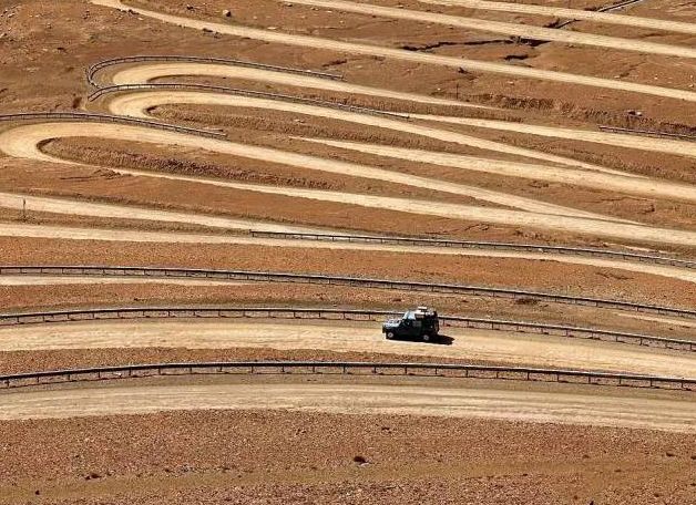 54岁裸辞，花45W流浪地球26年，炸上BBC，这...