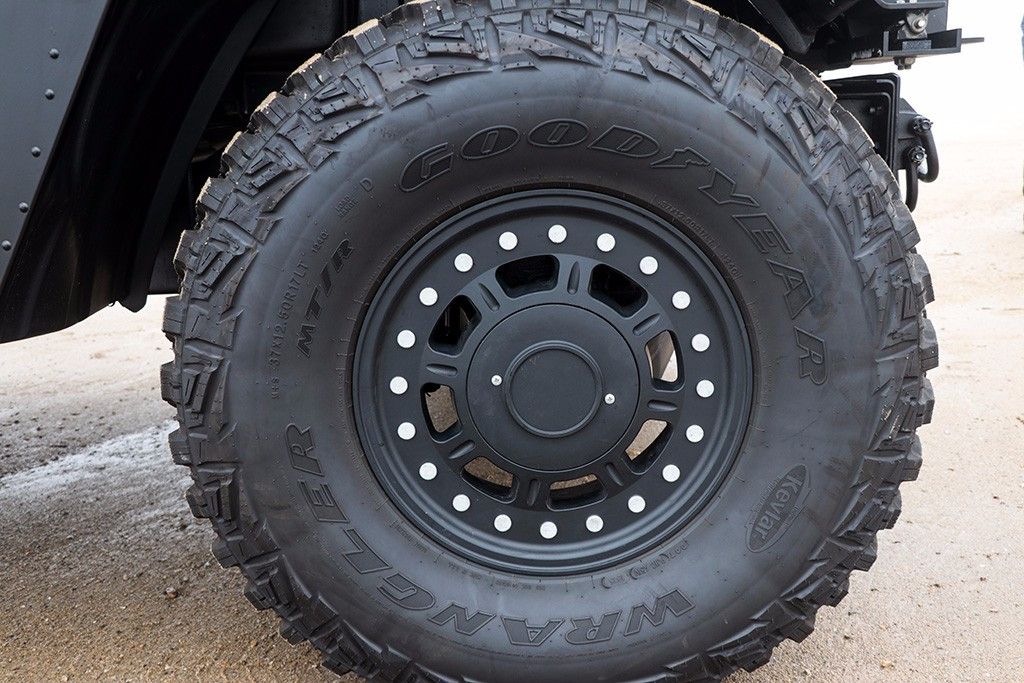 东风猛士和悍马h1谁越野能力强,东风猛士悍马模型