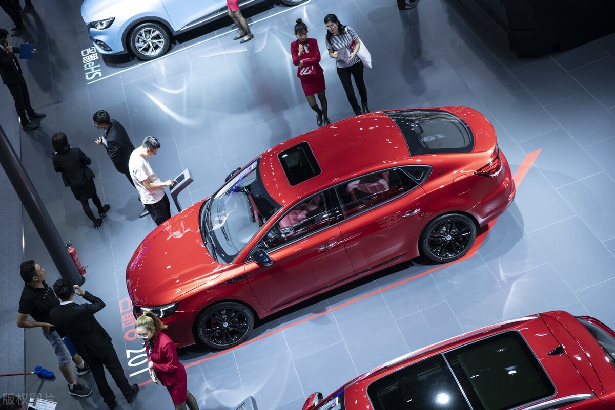 4s店免息车贷收金融服务费合法吗,4s店免息贷款但是收取服务费