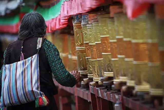 转经筒音乐完整,转经筒上的梵音