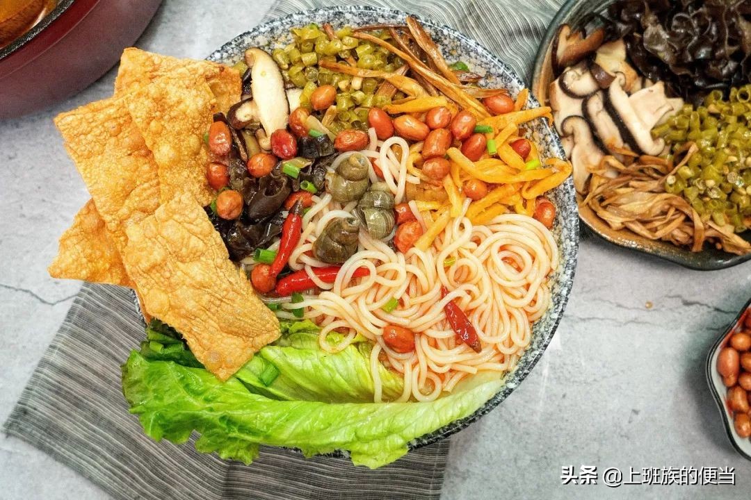 广西柳州螺蛳粉汤底是什么做的,螺蛳粉最简单做法懒人必备