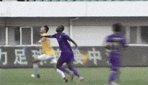 来开心一下,国足让人喷饭的爆笑gif