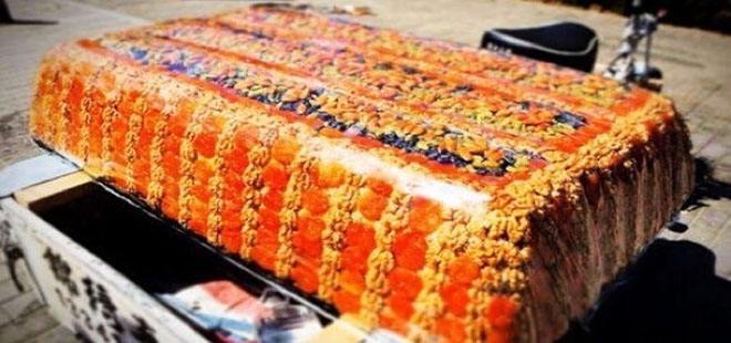 路边切糕为何这么贵,切糕为什么这么贵呢