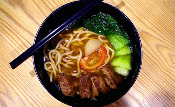 为什么天天化妆反而皮肤好 (台湾女人为什么化妆)