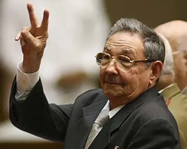 卡斯特罗将长子踢出继承人选，2011年卸任后，让80岁的弟弟接班