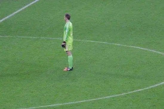 fm战术理念防守反击,fm足球战术