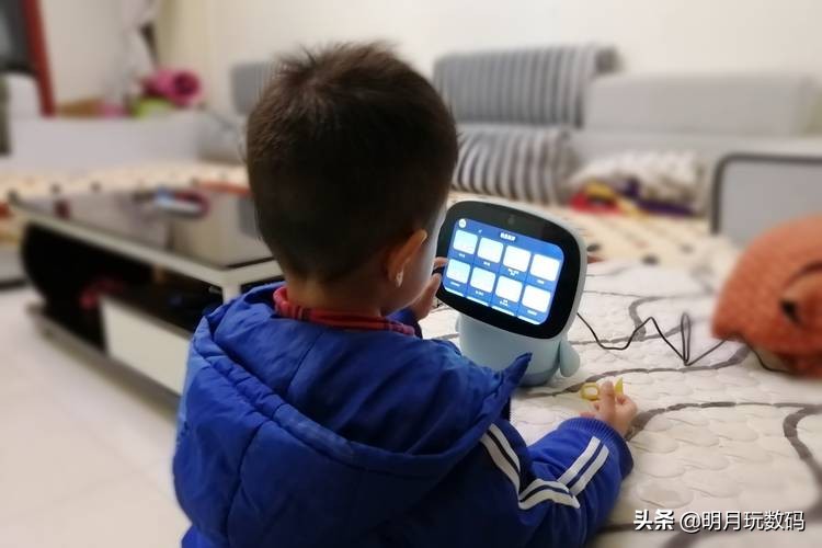 陪伴机器人儿童学习,ai早教学习机器人哪个好用