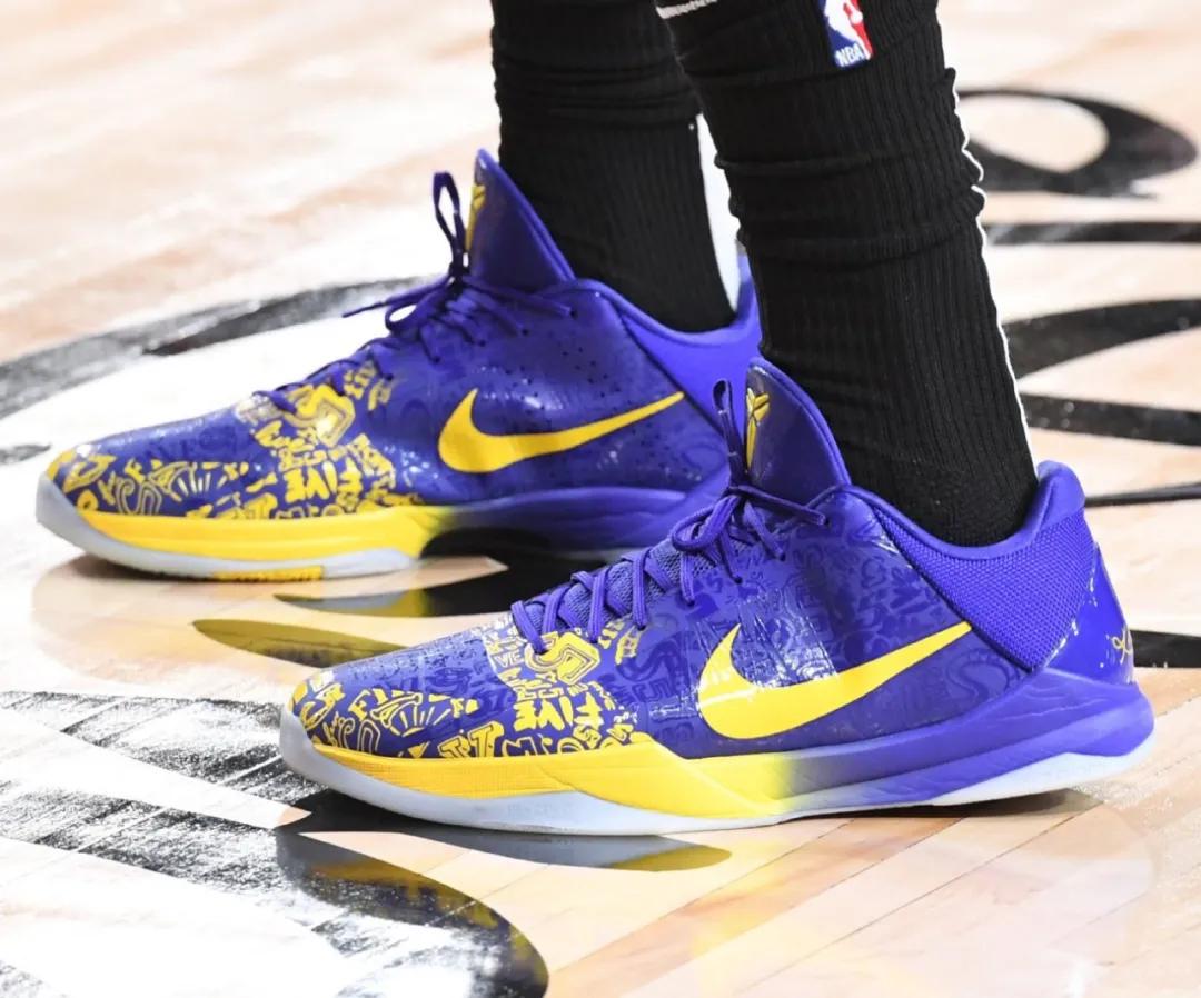 nba球员詹姆斯球鞋上脚,nba球星上脚球鞋詹姆斯18