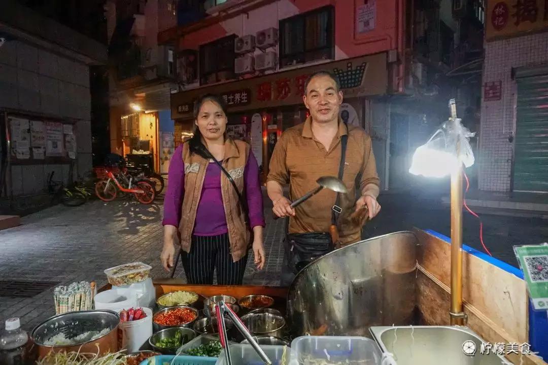 深圳罗湖凌晨炒米粉,深圳不炒米粉的夜晚