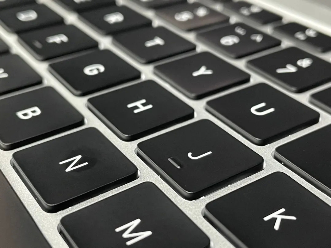 特斯拉的「破格子」，怕是要革了传统超跑的命根子