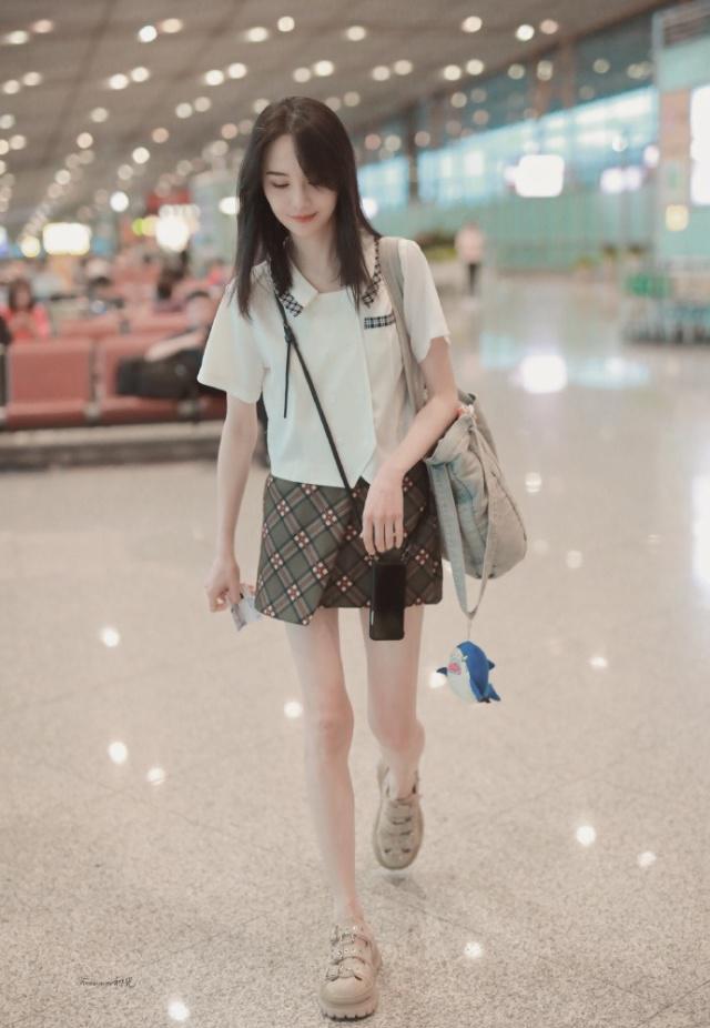 郑爽又开始减肥，体重只有88斤仍拒绝进食，这样的苗条真的好吗？