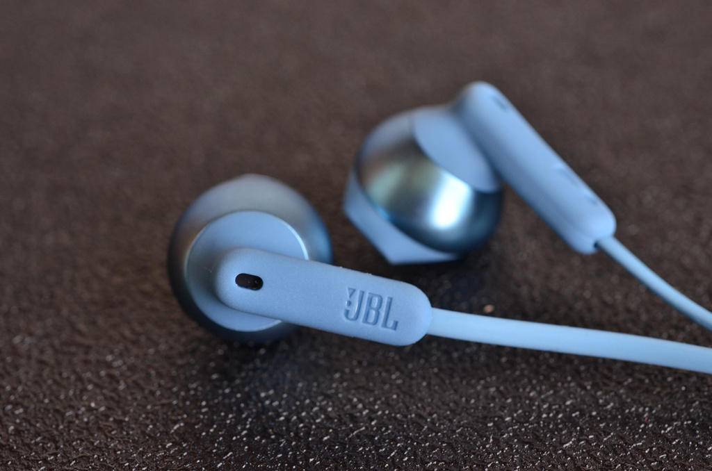 jbl官方正品蓝牙耳机,jbltune215bt耳机测评视频