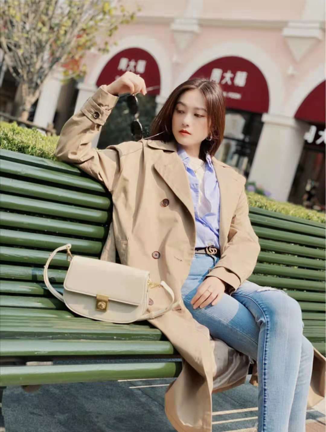 卡其色风衣配什么颜色裤子好看,卡其色风衣怎么搭配裤子和鞋子