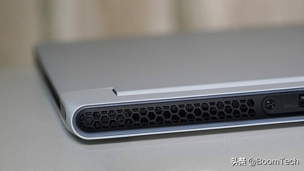 将4只风扇塞入厚度仅有16mm的纤薄游戏本内聊聊Alienwarex15R1