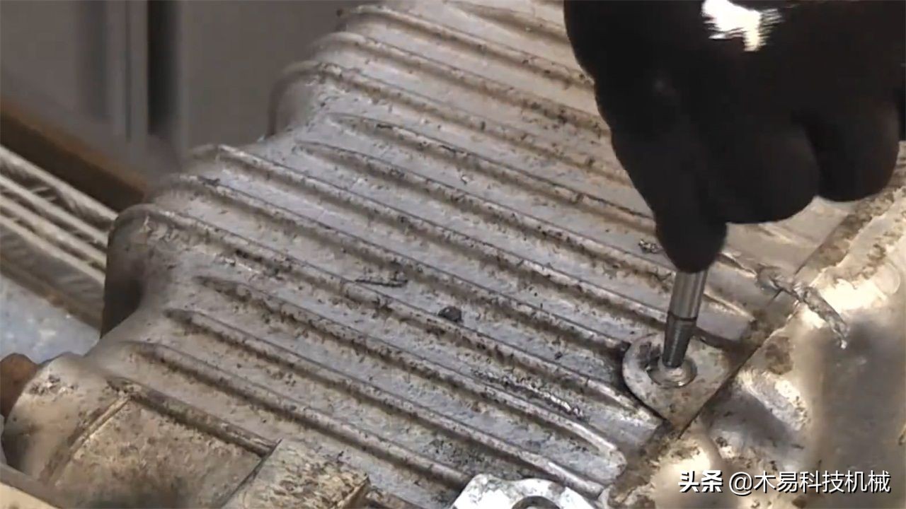 螺丝螺母折断,咋办?看外国“牛人”如何取出