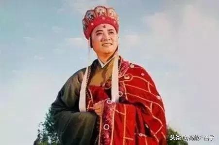 J姐的钻石牙，HBA的双头鞋……看得我只想好好当个穷人