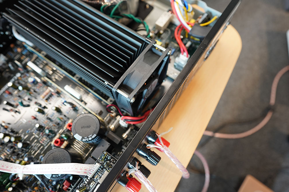 和静电音响不一样？磁力平板音响MagnepanLSR试用