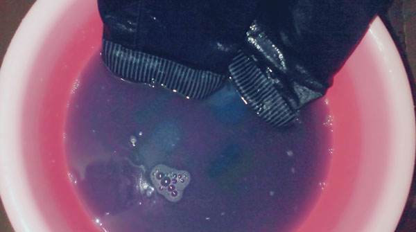 新衣服褪色怎么洗才不掉色,新衣服第一次怎么洗不褪色