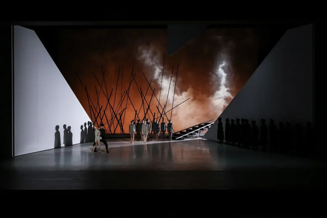 SebastianHannak/震撼心灵的舞台空间美学