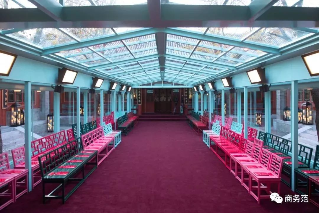 Valentino第一次中国办高定秀，张艺兴来捧场，杜鹃压轴气质绝了