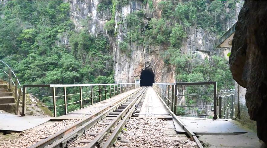 百年铁路桥,百年铁桥雄伟壮观