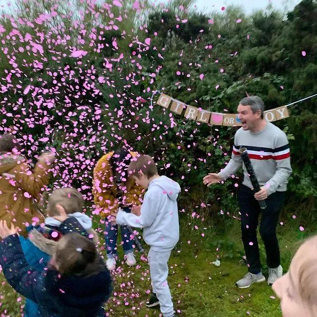 结婚30年生22娃，网友群嘲太窒息了，结果他们的生活却啪啪打脸