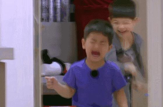 孩子吵闹装震楼器,楼上孩子常蹦跳楼下用震楼器回击