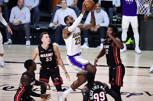 詹姆斯最不可思议的五大瞬间,詹姆斯球风最软时代