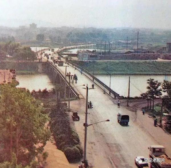 南京相隔百年的照片,南京城景对比图