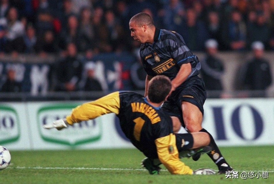 足球开局就是巅峰罗纳尔多,90年代足坛第一人罗纳尔多