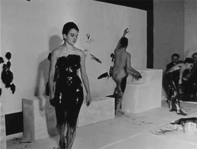 行为艺术到底是什么,通俗点讲什么是行为艺术