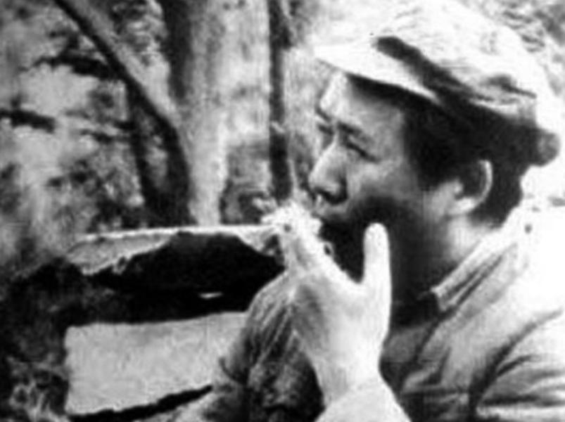 重庆谈判期间，毛主席一支烟让蒋介石后怕不已：此人不可轻视