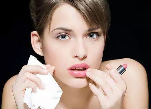 没有卸妆水如何卸口红,没有卸妆水口红怎么卸掉