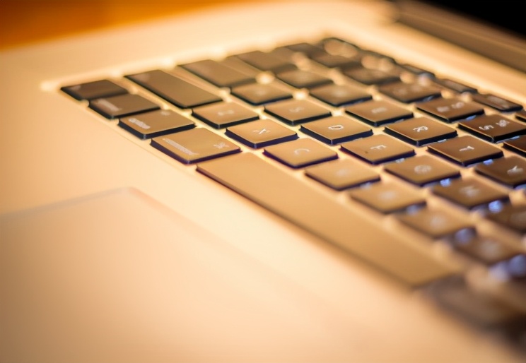 电脑空格键掉了怎么安上,电脑键盘空格键安装