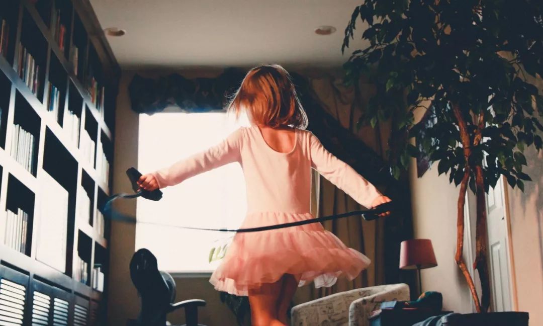 10岁男童爱看女孩相片,10岁男童爱穿女人衣服