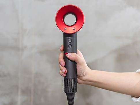 墙壁上面脏了怎么处理,墙壁脏了用什么方法能洗干净