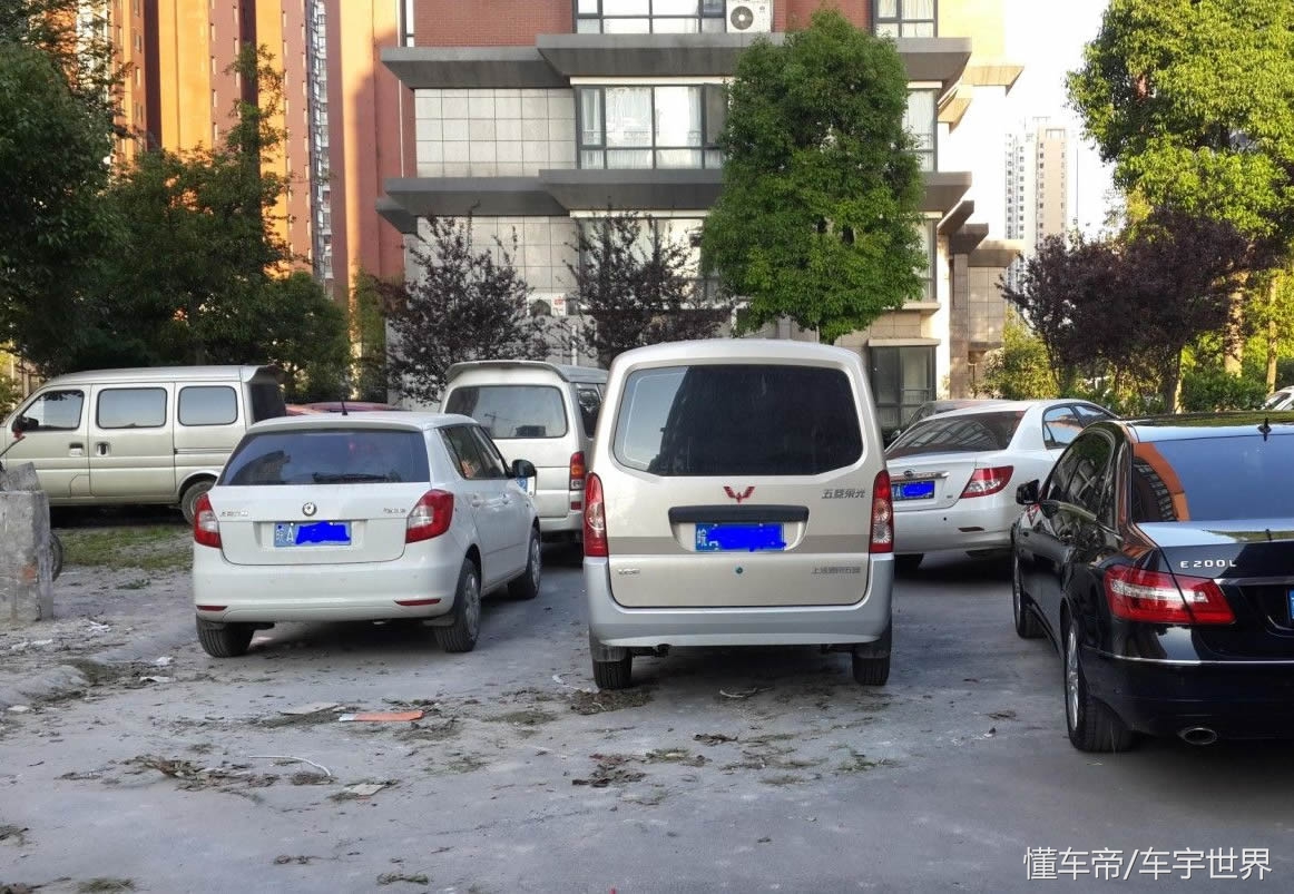 被别的车堵住怎么处理合理又解气,被别人车堵住了有什么小妙招