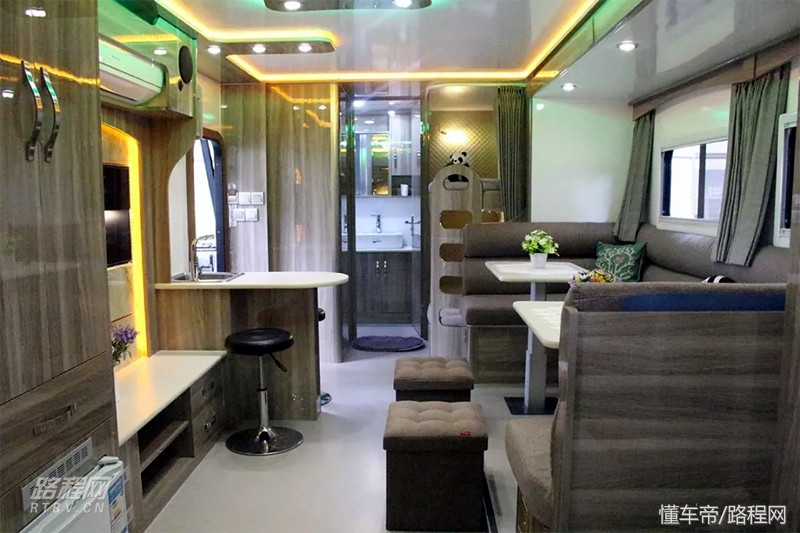 超级豪华8米双轴拖挂式房车,19.98万的皮卡房车