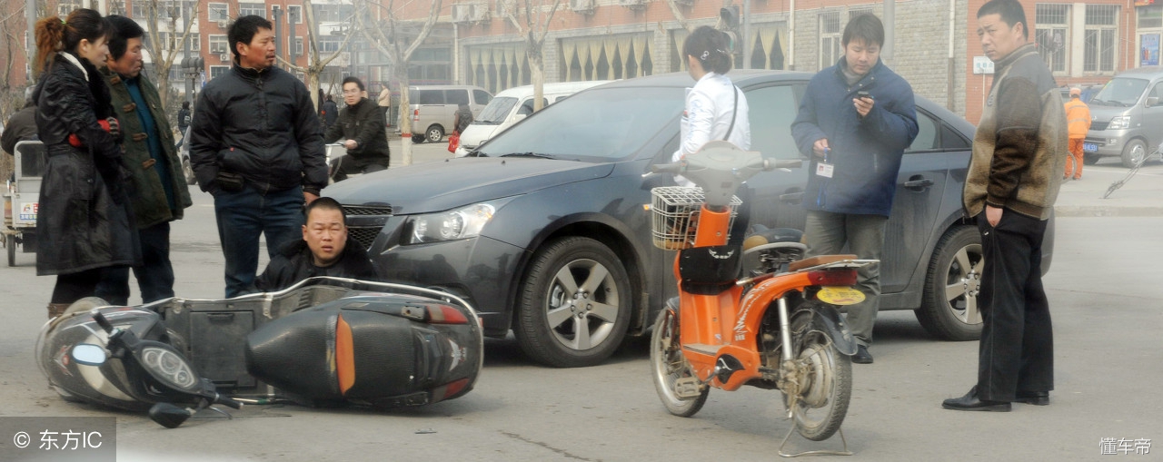 车辆会车发生小刮蹭逃逸怎么处理,开车碰到小刮擦事故如何快速处理