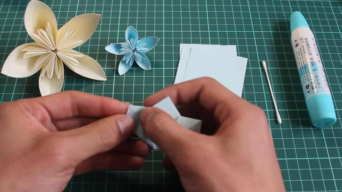 折纸樱花灯笼步骤图解,樱花绣球花折纸教程